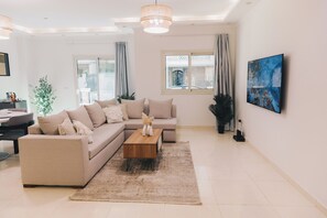 TV - VIOLA Near Waterway - 12, VIOLA New Studio - Higher Floor (New Cairo City)