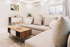 TV - VIOLA Near Waterway - 12, VIOLA New Studio - Higher Floor (New Cairo City)