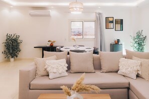 TV - VIOLA Near Waterway - 12, VIOLA New Studio - Higher Floor (New Cairo City)