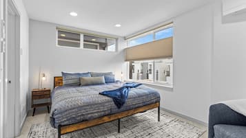 3 sovrum, värdeförvaringsskåp på rummet och skrivbord