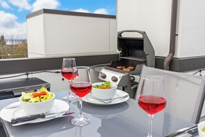 تناول الطعام بالخارج