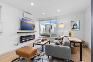 Smart TV, fireplace, books, offices