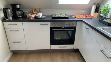 Kühlschrank, Ofen, Herdplatte, Geschirrspüler