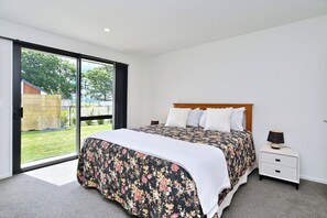 3 bedrooms, iron/ironing board, free WiFi, bed sheets