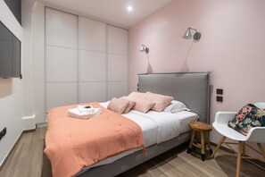 Apartment | Laptop workspace, iron/ironing board, bed sheets - Sublime AC Apartment 3 Bedrooms Saint Germain (Paris)