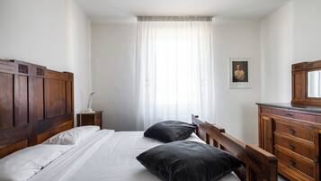 Apartemen Basic | 1 kamar tidur, Wi-Fi gratis, dan seprai linen