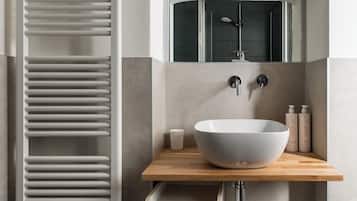 Basic Apartment | Bilik Mandi | Pancuran mandi, bidet