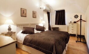 8 bedrooms, in-room safe, iron/ironing board, travel cot
