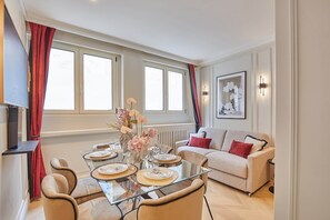 Apartment | Dining - Eiffel Tower Apartment Invalides (Paris)