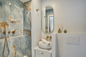 Apartment | Badezimmer | Haartrockner, Seife