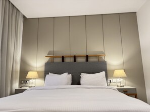 Deluxe Apartment | Iron/ironing board, free WiFi