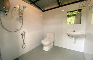 Dusche, Handtücher, Shampoo