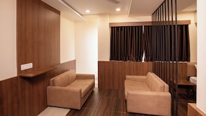 Triple Room | Living area - Stayz Inn De-luxe near US Consulate (Chennai)