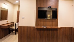 Family Room | Living area - Stayz Inn De-luxe near US Consulate (Chennai)