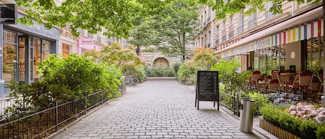 Apartment | Outdoor dining