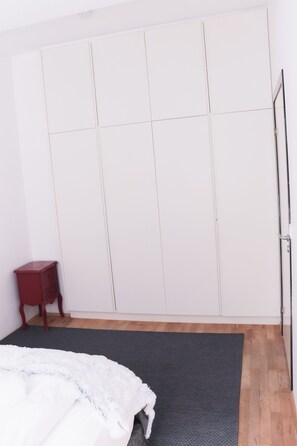 Comfort Apartment, 1 King Bed, Patio | 1 bedroom, free WiFi