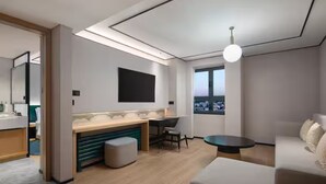 A modern hotel room with a kitchenette, a large window, and a seating area. - Hilton Garden Inn Chengde Mountain Resort (Chengde)