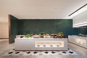 A modern kitchen with a central island, equipped with various food items and utensils. - Hilton Garden Inn Chengde Mountain Resort (Chengde)