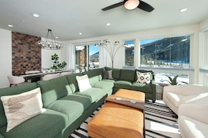 Smart TV, fireplace