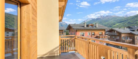 Family Apartment, Multiple Bedrooms, 2 Bathrooms (Timo Ski In 10 m) | Terrace/patio