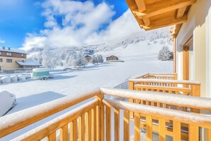 Family Apartment, 2 Bedrooms, 2 Bathrooms (New Ginepro Ski 10 m) | Mountain view