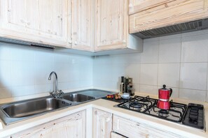 Family Apartment, Multiple Bedrooms (Sandy Bear Guesthouse) | Private kitchen | Fridge, microwave, stovetop, coffee/tea maker - Sandy Bear Guesthouse (Palau)