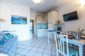Living area - Sandy Bear Guesthouse (Palau)