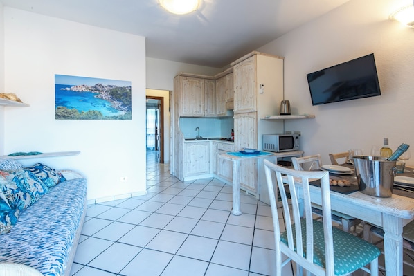 Family Apartment, 1 Bedroom, Microwave (Sandy Bear Guesthouse) | Living area | Flat-screen TV - Sandy Bear Guesthouse (Palau)