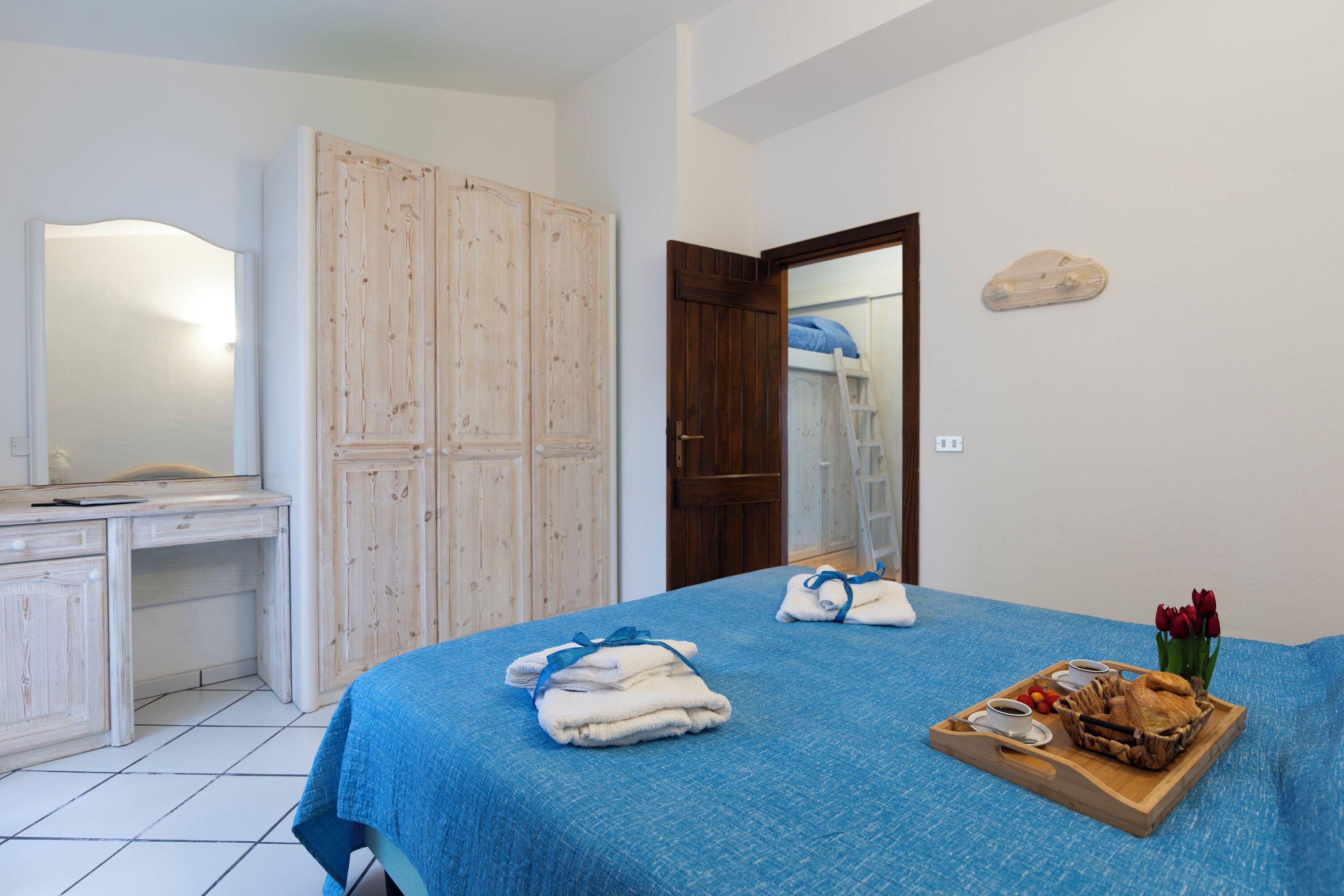 Family Apartment, Multiple Bedrooms (Sandy Bear Guesthouse)