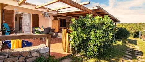 Family Apartment, Multiple Bedrooms (Sandy Bear Guesthouse) | Outdoor dining