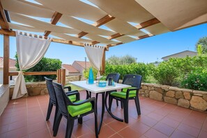 Family Apartment, Multiple Bedrooms (Sandy Bear Guesthouse) | Outdoor dining - Sandy Bear Guesthouse (Palau)
