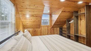 4 bedrooms, desk, iron/ironing board, free WiFi