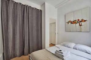 Apartment | Laptopgeeigneter Arbeitsplatz, Bügeleisen/Bügelbrett, Bettwäsche