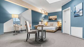 1 Schlafzimmer, Schreibtisch, Bügeleisen/Bügelbrett, Reisekinderbett
