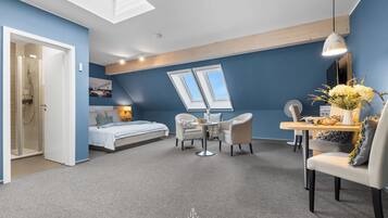 Schreibtisch, Bügeleisen/Bügelbrett, Reisekinderbett, kostenloses WLAN