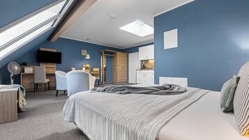 1 Schlafzimmer, Schreibtisch, Bügeleisen/Bügelbrett, Reisekinderbett