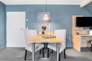 Dining - Bude 9 directly on the dike in Dagebüll for 2 persons with water view (Dagebüll)