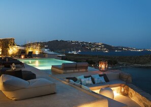Villa | Balcony