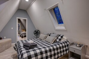 办公桌、熨斗/熨衣板、免费 WiFi、床单