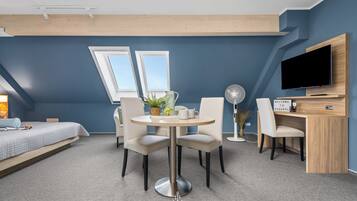 1 Schlafzimmer, Schreibtisch, Bügeleisen/Bügelbrett, Reisekinderbett