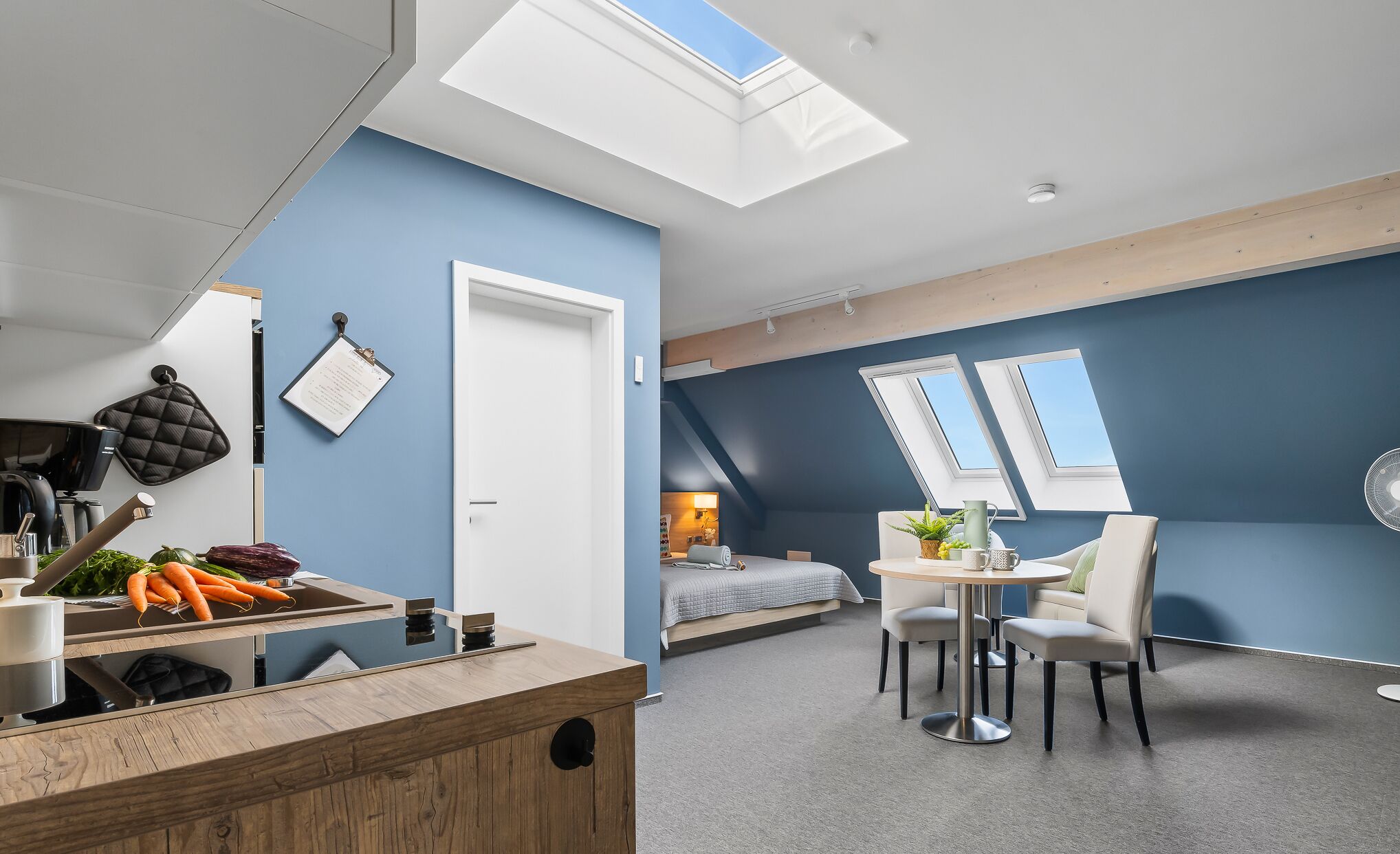 Schreibtisch, Bügeleisen/Bügelbrett, Reisekinderbett, kostenloses WLAN