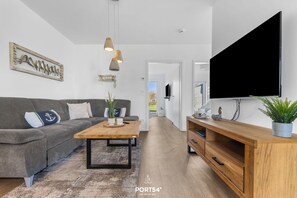 TV, fireplace, ping pong - Küstenhuus: A dream vacation on the North Sea with sauna (Büsum)