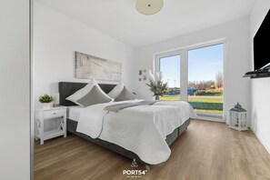 2 chambres, fer et planche à repasser, lit de bébé portatif