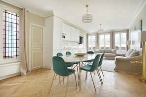 Apartment | Dining - Sublime Apartment Haussmann Opera (Paris)