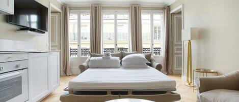 Apartment | Laptop workspace, iron/ironing board, bed sheets