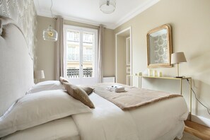 Leilighet | Skrivebord for bærbar PC, strykejern/-brett og sengetøy