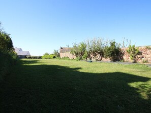 Property grounds - Cozy house with enclosed garden, pets allowed in Barneville-Carteret (Barneville-Carteret)