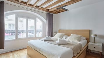 Apartment | Iron/ironing board, bed sheets