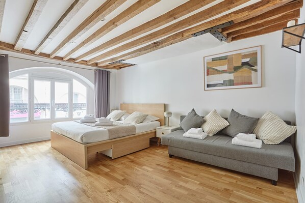 Apartment | Iron/ironing board, bed sheets