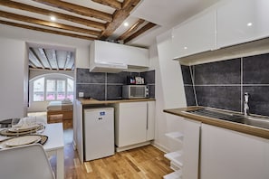 Private kitchen - Charming Apartment Center of Paris (Paris)